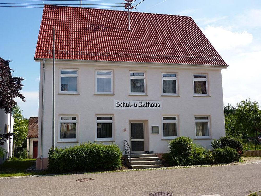 Schul- und Rathaus Luizhausen